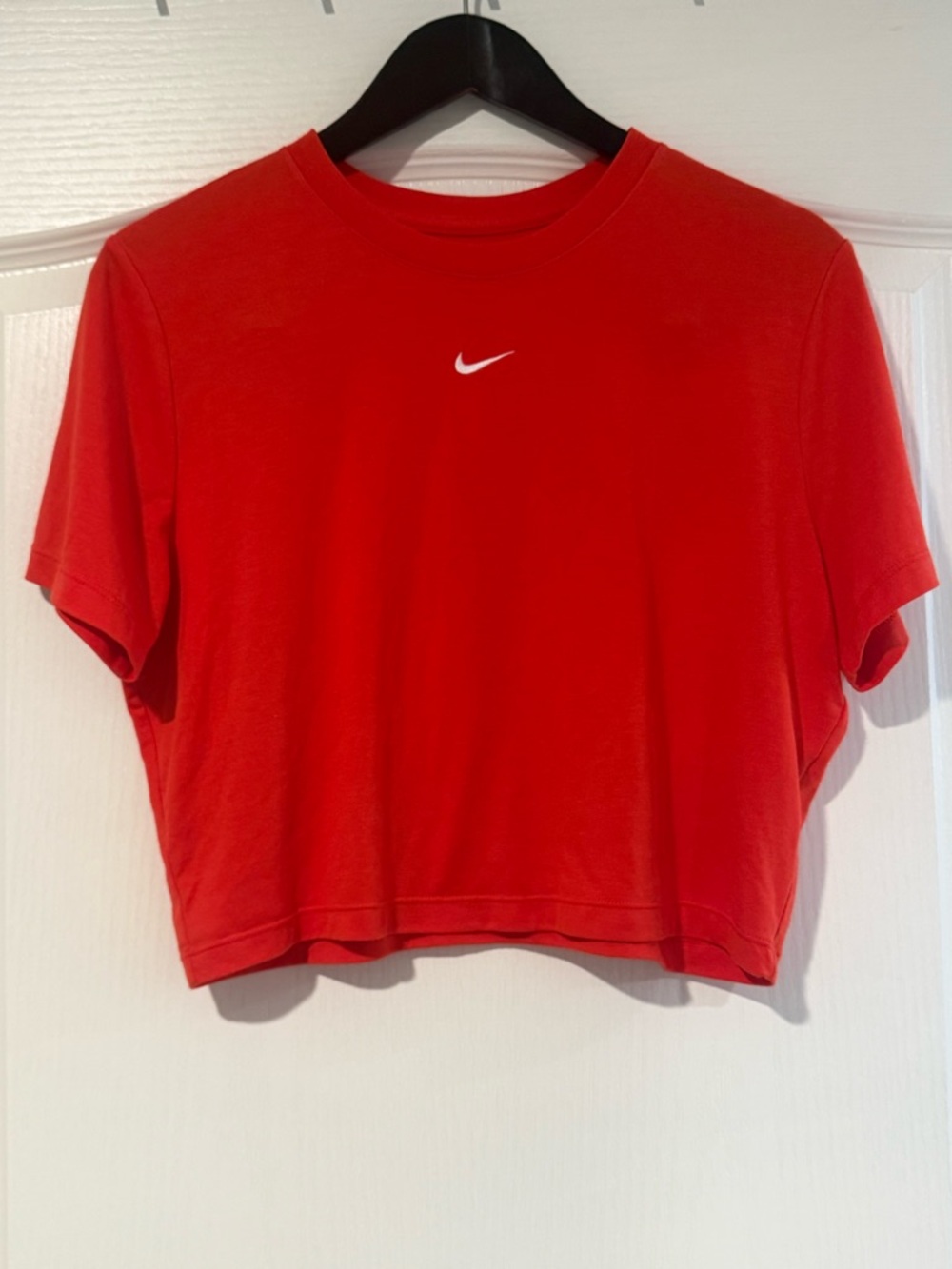 Nike Slim Fit Cropped T-Shirt Red Mini Swoosh Athletic Tee Womens XL